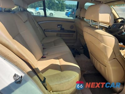 Zdjęcie 10 z 12 samochodu: 2007 BMW 750 VIN:WBAHN83517DT74546 - miniatura