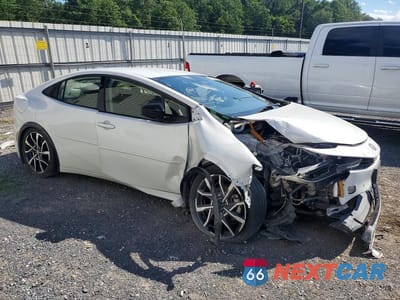 Czwarte zdjęcie samochodu z boku: 2024 TOYOTA PRIUS PRIME XSE VIN:JTDACACU4R3036639 - miniatura