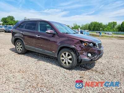 Czwarte zdjęcie samochodu z boku: 2013 KIA SORENTO LX VIN:5XYKTCA62DG322465 - miniatura