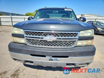Piąte zdjęcie samochodu w środku: 2005 CHEVROLET SILVERADO 2500 VIN:1GCHK23295F893652 - miniatura