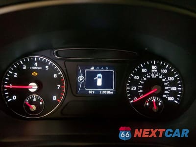 Zdjęcie 9 z 12 samochodu: 2016 KIA SORENTO LX VIN:5XYPG4A32GG183271 - miniatura
