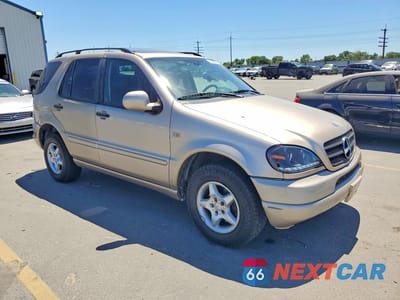 Czwarte zdjęcie samochodu z boku: 2001 MERCEDES-BENZ ML 320 VIN:4JGAB54E61A277132 - miniatura