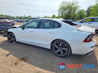 Drugie zdjęcie samochodu z przodu: 2021 VOLVO S60 T5 R-DESIGN VIN:7JR102TM1MG108558 - miniatura