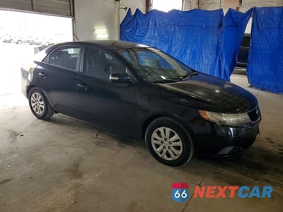 Czwarte zdjęcie samochodu z boku: 2010 KIA FORTE EX VIN:KNAFU4A23A5823559 - miniatura