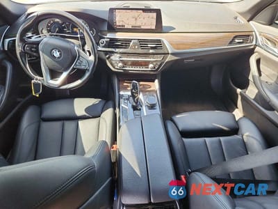 Zdjęcie 8 z 12 samochodu: 2019 BMW 530E VIN:WBAJA9C51KB392651 - miniatura
