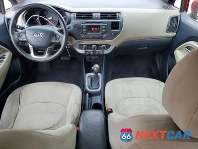Zdjęcie 8 z 12 samochodu: 2012 KIA RIO 5-DOOR EX VIN:KNADN5A32C6039812 - miniatura