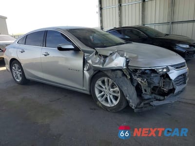 Czwarte zdjęcie samochodu z boku: 2017 CHEVROLET MALIBU LT VIN:1G1ZE5ST3HF142521 - miniatura