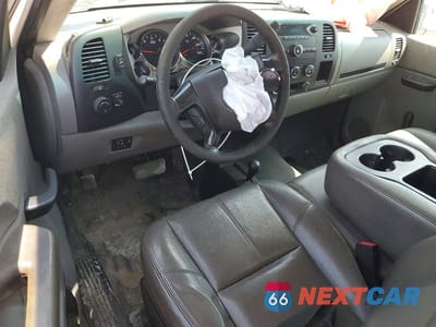 Zdjęcie 8 z 12 samochodu: 2013 GMC SIERRA K3500 VIN:1GT322CG3DF196353 - miniatura