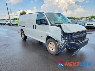 Czwarte zdjęcie samochodu z boku: 2019 CHEVROLET EXPRESS G2500 VIN:1GCWGAF13K1250213 - miniatura