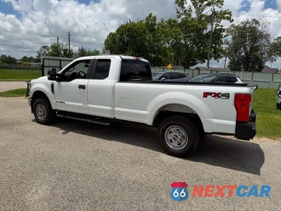 Trzecie zdjęcie samochodu z tyłu: 2022 FORD F250 SUPER DUTY VIN:1FT8X2BT0NED76712 - miniatura