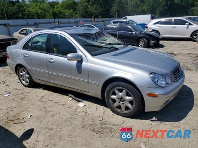 Czwarte zdjęcie samochodu z boku: 2002 MERCEDES-BENZ C 240 VIN:WDBRF61J52F166142 - miniatura