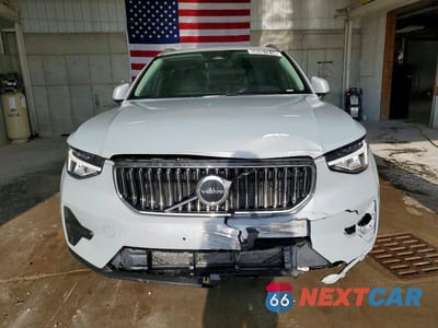 Piąte zdjęcie samochodu w środku: 2025 VOLVO XC40 CORE VIN:YV4L12UJ7S2465341 - miniatura