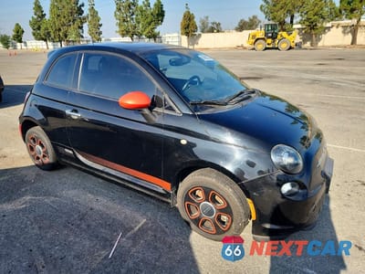 Czwarte zdjęcie samochodu z boku: 2016 FIAT 500 ELECTRIC VIN:3C3CFFGE9GT173758 - miniatura