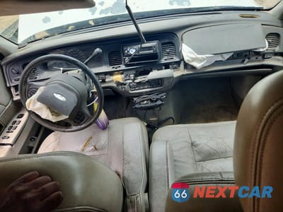 Zdjęcie 8 z 13 samochodu: 2004 FORD CROWN VIC VIN:2FAFP74W04X160454 - miniatura