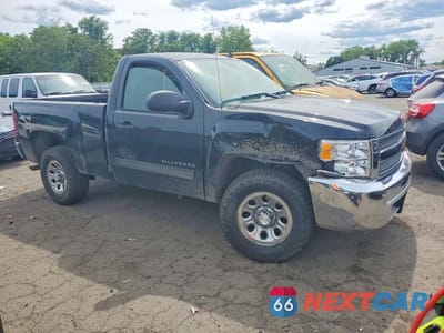 Czwarte zdjęcie samochodu z boku: 2013 CHEVROLET SILVERADO K1500 LT VIN:1GCNKSEA0DZ222360 - miniatura