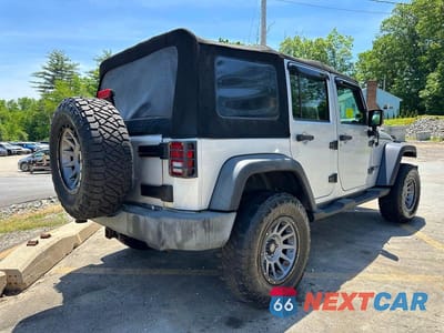 Trzecie zdjęcie samochodu z tyłu: 2010 JEEP WRANGLER UNLIMITED SPORT VIN:1J4BA3H10AL100100 - miniatura
