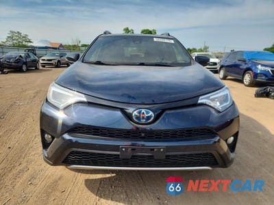 Piąte zdjęcie samochodu w środku: 2018 TOYOTA RAV4 HV SE VIN:JTMJJREV0JD191035 - miniatura