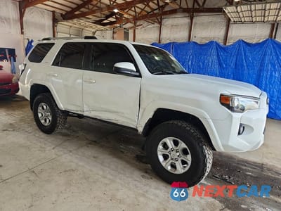 Czwarte zdjęcie samochodu z boku: 2020 TOYOTA 4RUNNER SR5 VIN:JTEBU5JR3L5802360 - miniatura
