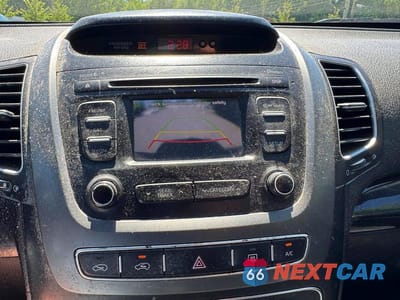 Zdjęcie 10 z 12 samochodu: 2015 KIA SORENTO LX VIN:5XYKTCA67FG652623 - miniatura