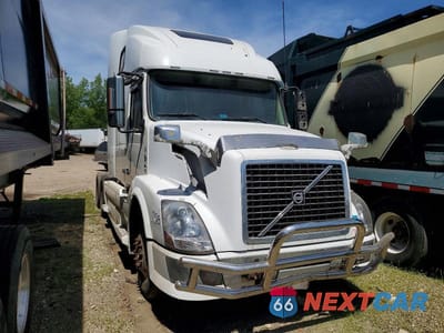 2007 VOLVO VN VNL 4V4NC9GHX7N460684 - główne zdjęcie licytacji z USA - miniatura