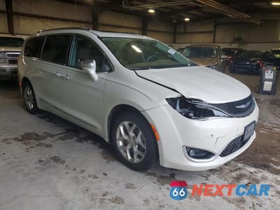 Czwarte zdjęcie samochodu z boku: 2017 CHRYSLER PACIFICA LIMITED VIN:2C4RC1GG3HR560586 - miniatura