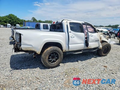 Trzecie zdjęcie samochodu z tyłu: 2021 TOYOTA TACOMA SR5 V6 VIN:5TFAZ5CN2MX110236 - miniatura