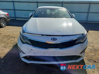 Piąte zdjęcie samochodu w środku: 2019 KIA OPTIMA S VIN:5XXGT4L3XKG360378 - miniatura