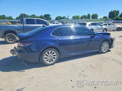 Trzecie zdjęcie samochodu z tyłu: 2022 TOYOTA CAMRY LE VIN:4T1C11AK6NU636319 - miniatura
