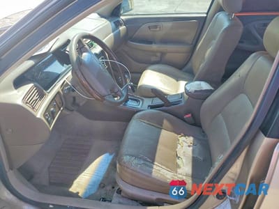 Zdjęcie 7 z 12 samochodu: 2001 TOYOTA CAMRY LE V6 VIN:JT2BF22K010310113 - miniatura