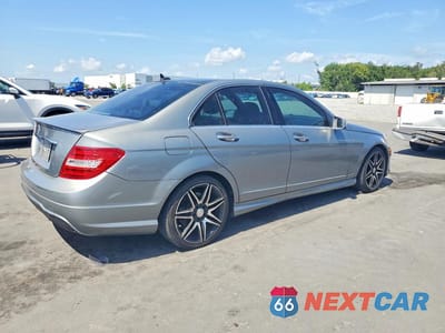 Trzecie zdjęcie samochodu z tyłu: 2013 MERCEDES-BENZ C 250 VIN:WDDGF4HB6DR296384 - miniatura