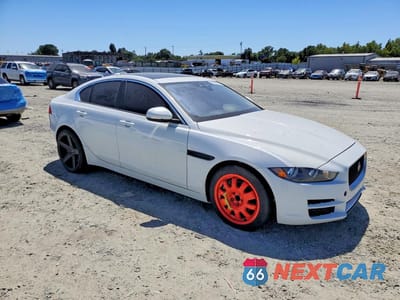 Czwarte zdjęcie samochodu z boku: 2018 JAGUAR XE VIN:SAJAR4FX7JCP38885 - miniatura