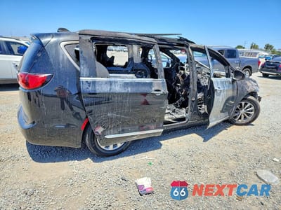 Trzecie zdjęcie samochodu z tyłu: 2018 CHRYSLER PACIFICA TOURING L PLUS VIN:2C4RC1EG1JR149924 - miniatura