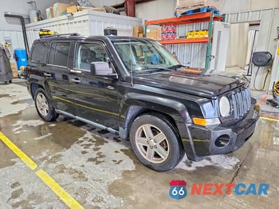 Czwarte zdjęcie samochodu z boku: 2008 JEEP PATRIOT SPORT VIN:1J8FF28W18D607910 - miniatura