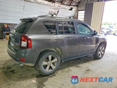 Trzecie zdjęcie samochodu z tyłu: 2016 JEEP COMPASS LATITUDE VIN:1C4NJDEBXGD772822 - miniatura
