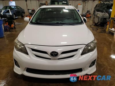 Piąte zdjęcie samochodu w środku: 2011 TOYOTA COROLLA S VIN:2T1BU4EE5BC555401 - miniatura