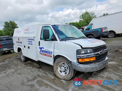 Czwarte zdjęcie samochodu z boku: 2024 CHEVROLET EXPRESS G3500 VIN:1GB0GRF72R1270539 - miniatura