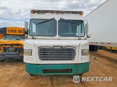 Piąte zdjęcie samochodu w środku: 2009 FREIGHTLINER MT45 CHASSIS DELIVERY TRUCK VIN:4UZAAPDU99CAL9168 - miniatura