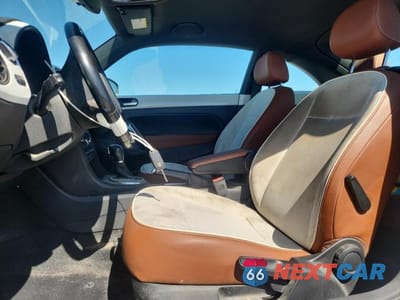 Zdjęcie 7 z 12 samochodu: 2017 VOLKSWAGEN BEETLE 1.8T VIN:3VWF17AT4HM625726 - miniatura