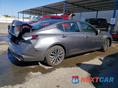 Trzecie zdjęcie samochodu z tyłu: 2025 NISSAN ALTIMA SV VIN:1N4BL4DV2SN433361 - miniatura