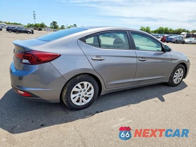 Trzecie zdjęcie samochodu z tyłu: 2019 HYUNDAI ELANTRA SE VIN:5NPD74LF4KH435338 - miniatura