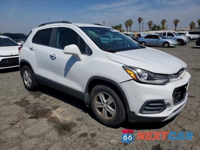 Czwarte zdjęcie samochodu z boku: 2017 CHEVROLET TRAX 1LT VIN:3GNCJLSB5HL290154 - miniatura