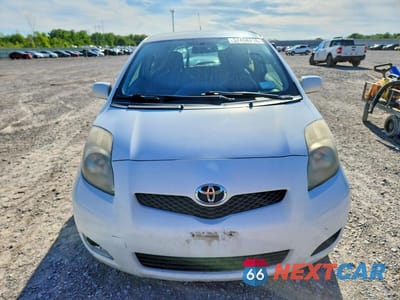 Piąte zdjęcie samochodu w środku: 2009 TOYOTA YARIS BASE VIN:JTDJT903295263407 - miniatura