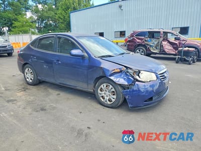 Czwarte zdjęcie samochodu z boku: 2010 HYUNDAI ELANTRA GLS VIN:KMHDU4AD7AU990701 - miniatura