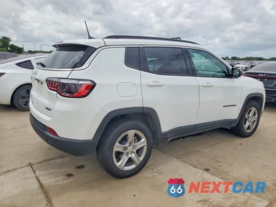 Trzecie zdjęcie samochodu z tyłu: 2023 JEEP COMPASS LATITUDE VIN:3C4NJDBN5PT552707 - miniatura