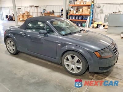 Czwarte zdjęcie samochodu z boku: 2004 AUDI TT VIN:TRUTC28N741005945 - miniatura