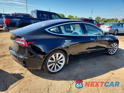 Trzecie zdjęcie samochodu z tyłu: 2018 TESLA MODEL 3 VIN:5YJ3E1EB0JF135058 - miniatura