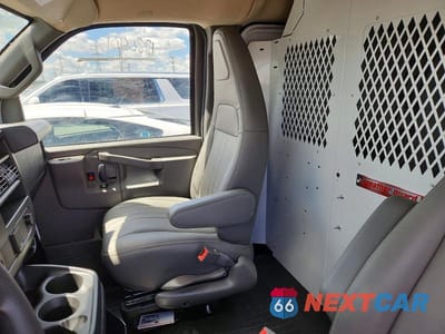 Zdjęcie 11 z 13 samochodu: 2025 CHEVROLET EXPRESS G2500 VIN:1GCWGAFP4S1280406 - miniatura