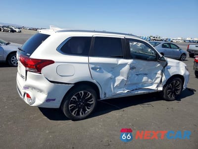 Trzecie zdjęcie samochodu z tyłu: 2018 MITSUBISHI OUTLANDER SE VIN:JA4J24A56JZ045564 - miniatura