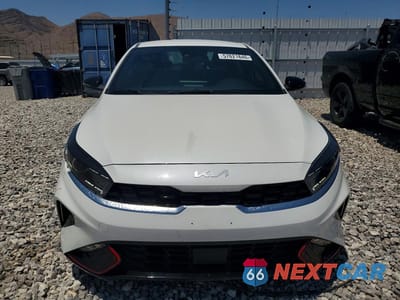 Piąte zdjęcie samochodu w środku: 2024 KIA FORTE GT LINE VIN:3KPF54ADXRE769940 - miniatura