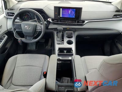 Zdjęcie 8 z 13 samochodu: 2025 TOYOTA SIENNA LE VIN:5TDKRKEC8SS227496 - miniatura